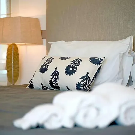 Sleeps 8 With Pool Air Con And Wifi *