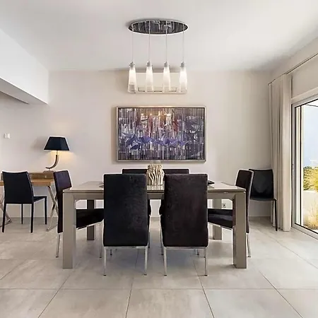 Sleeps 8 With Pool Air Con And Wifi Vale do Lobo