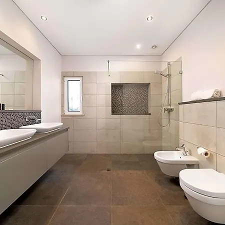 Sleeps 8 With Pool Air Con And Wifi Villa *
