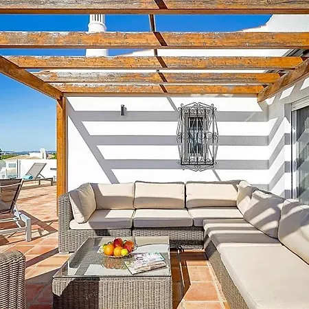 Villa Sleeps 8 With Pool Air Con And Wifi Vale do Lobo