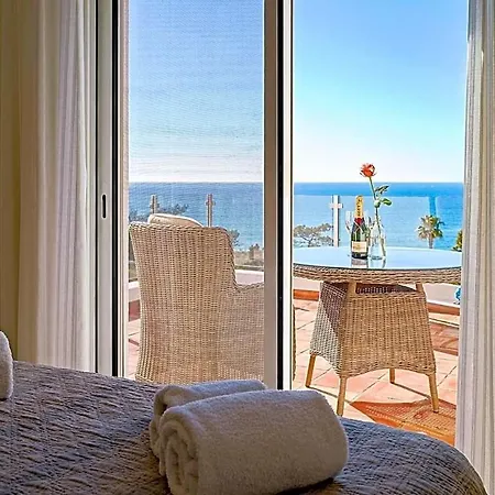 Villa Sleeps 8 With Pool Air Con And Wifi Vale do Lobo
