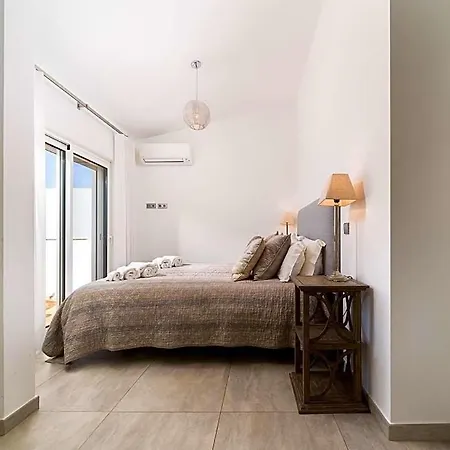 Villa Sleeps 8 With Pool Air Con And Wifi Vale do Lobo