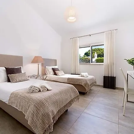 Sleeps 8 With Pool Air Con And Wifi * Vale do Lobo