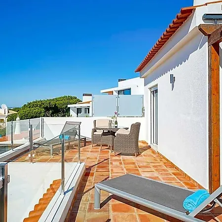 Sleeps 8 With Pool Air Con And Wifi فيلة